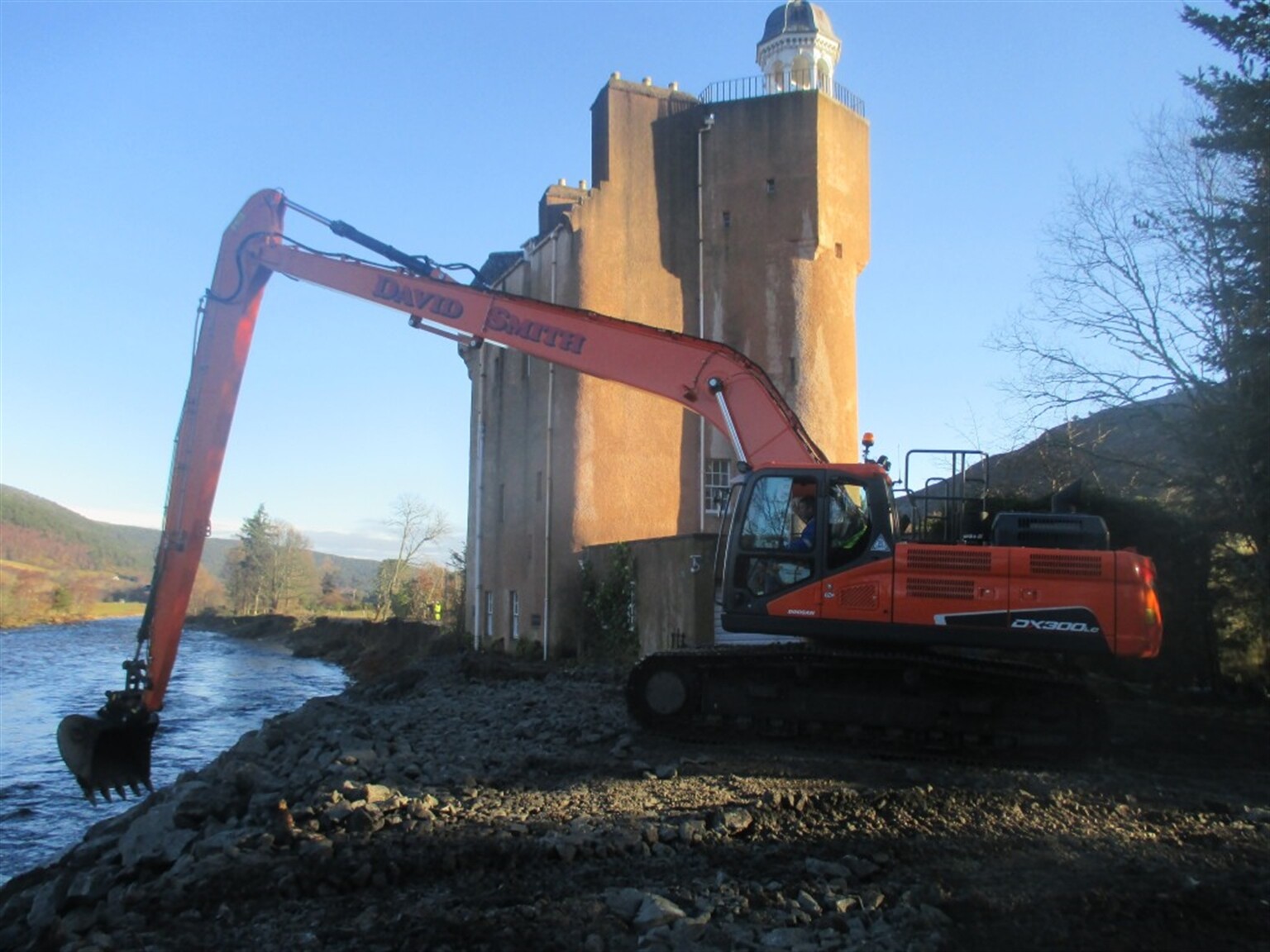 Doosan reaches out to save castle