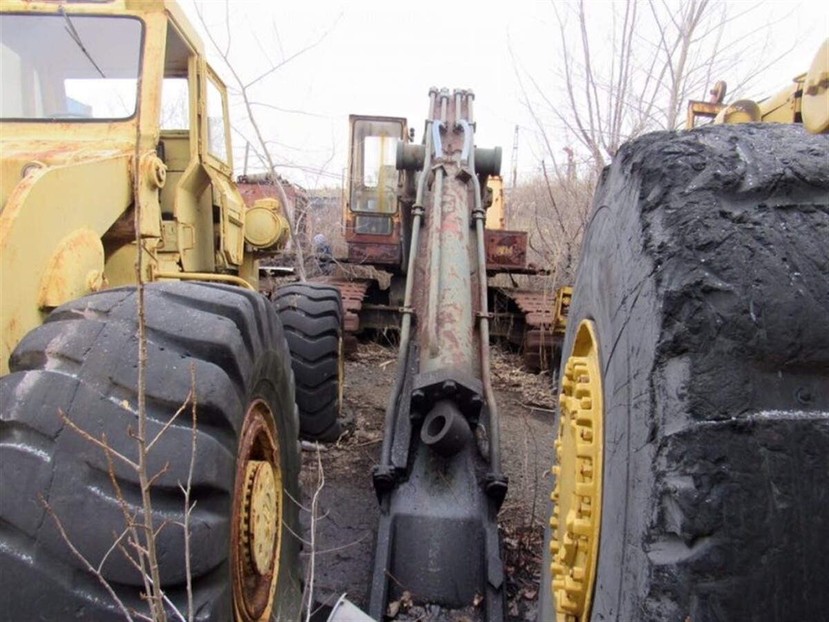 Classic Bucyrus Erie hydraulic excavator rusting in peace